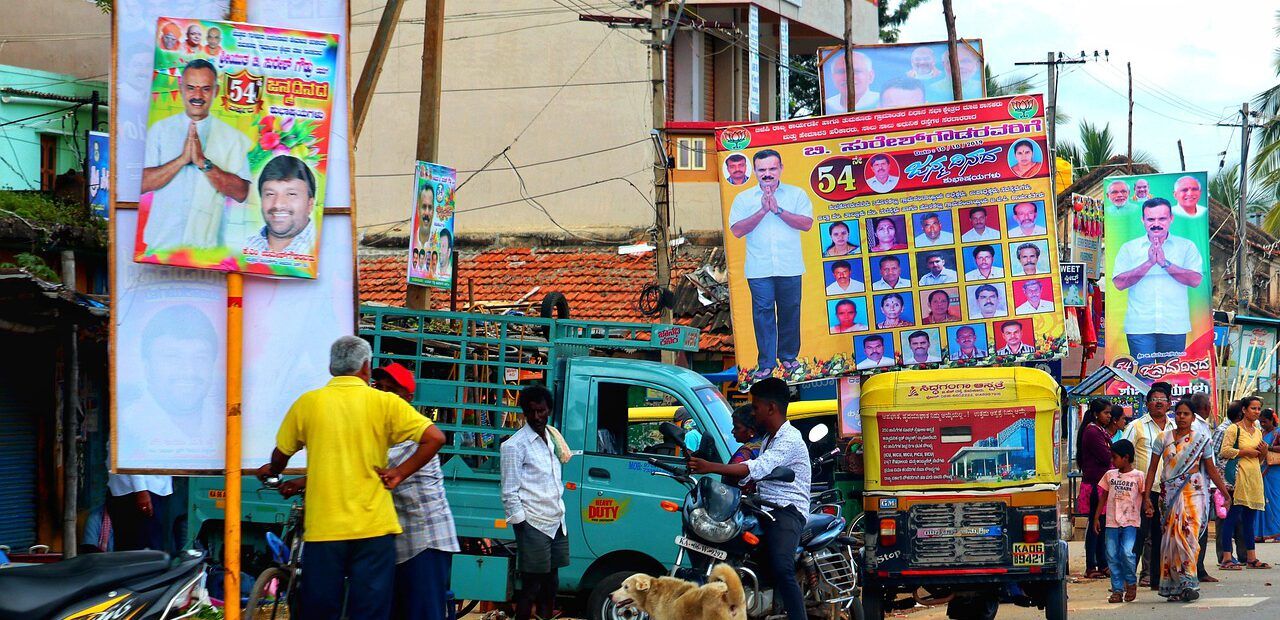 Wahlplakate in Indien