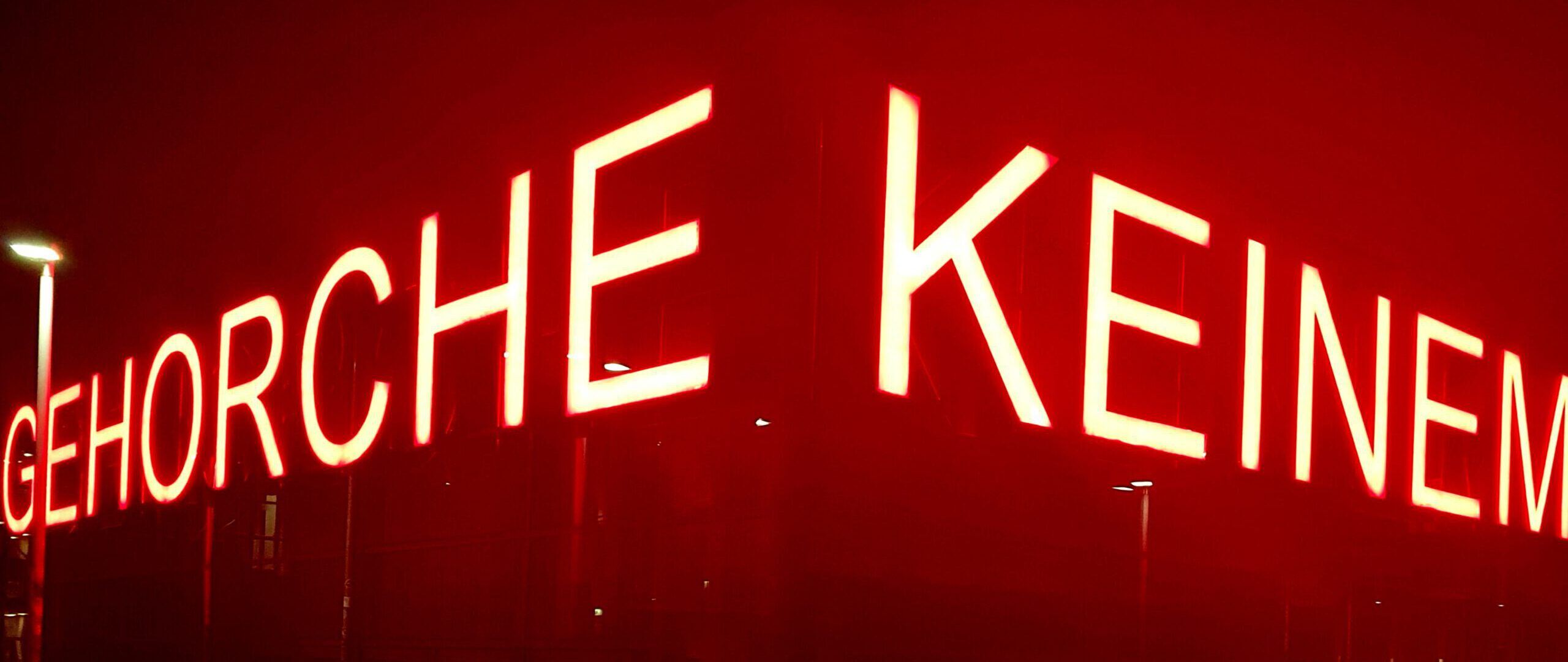 Gehorche keinem. Gesetz oder Gewissen